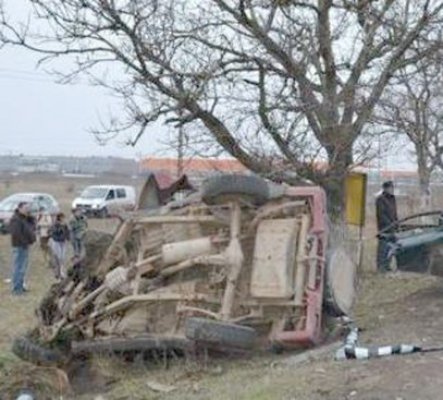 Accident spectaculos în apropiere de Tariverde: o maşină s-a răsturnat